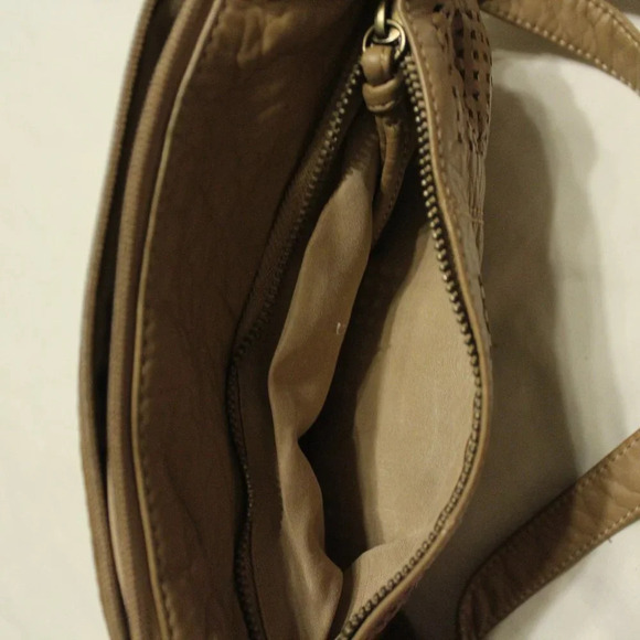 Bueno Tan Crossbody Bag - Picture 3 of 4